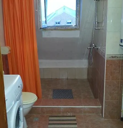Four Apartman *
